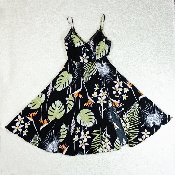 Tropical sundress - Picture 1 of 3